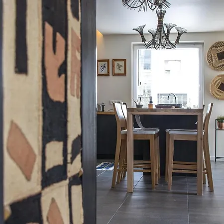Apartment Unique With African Soul